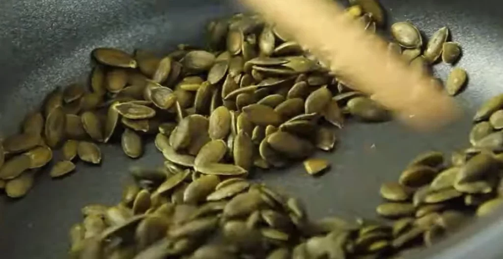 tostando semillas de calabaza